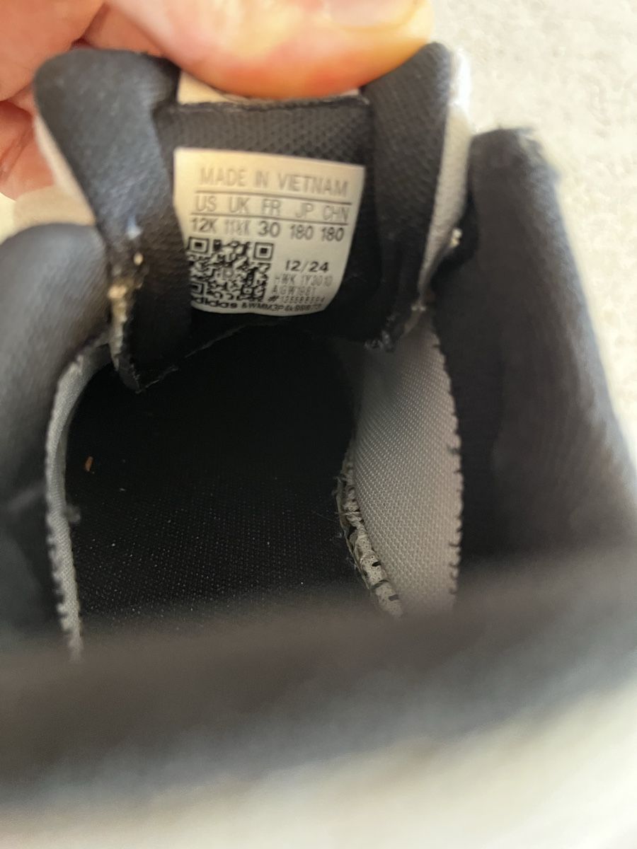 Adidas Chaussures garçon: Gebrauchte Adidas Turnschuhe  – D'occasion à Wettingen par epe_9vbf 5