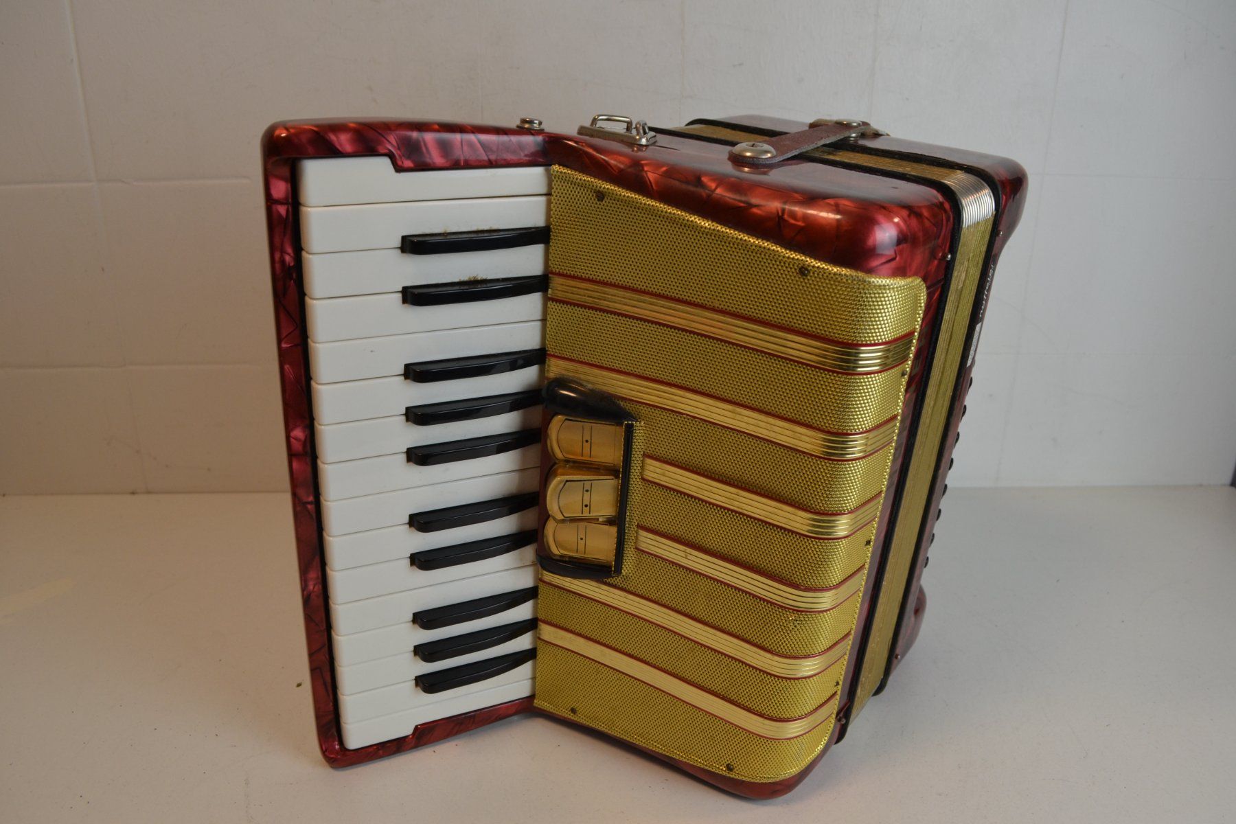 Hohner Musikinstrumente: Akkordeon chromatisch Hohner Concerto I – Gebraucht aus Zürich von Brockito 6