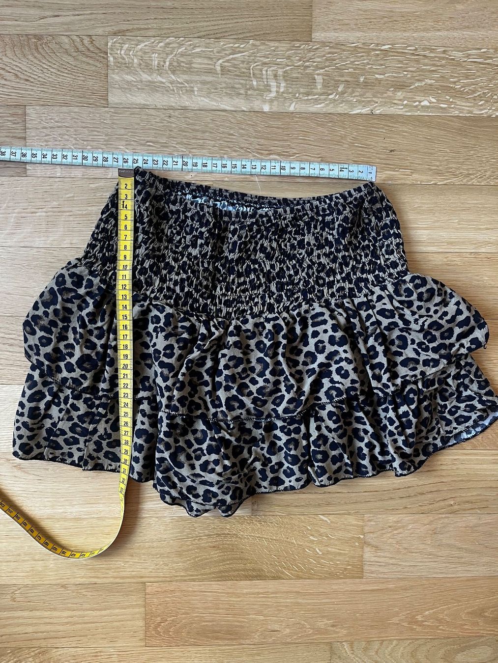 Gonne: Mini jupe short à motifs léopard – Nuovo (secondo la descrizione) da La Tour-de-Trême venduto da lol_85kj 2