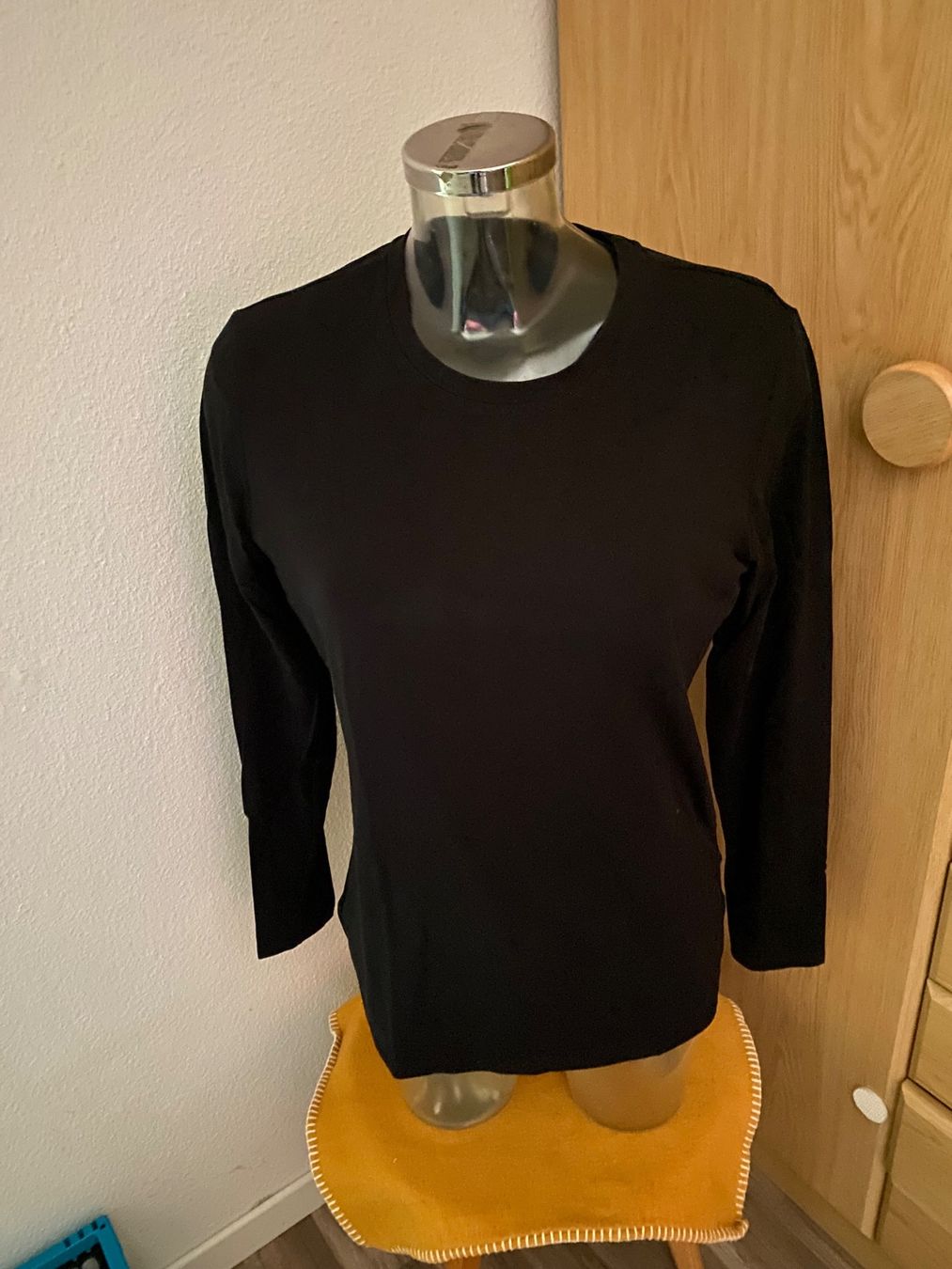 C&A T-shirt: C&A langarm Shirt schwarz Grösse L – Usato da Allenwinden venduto da Obalu
