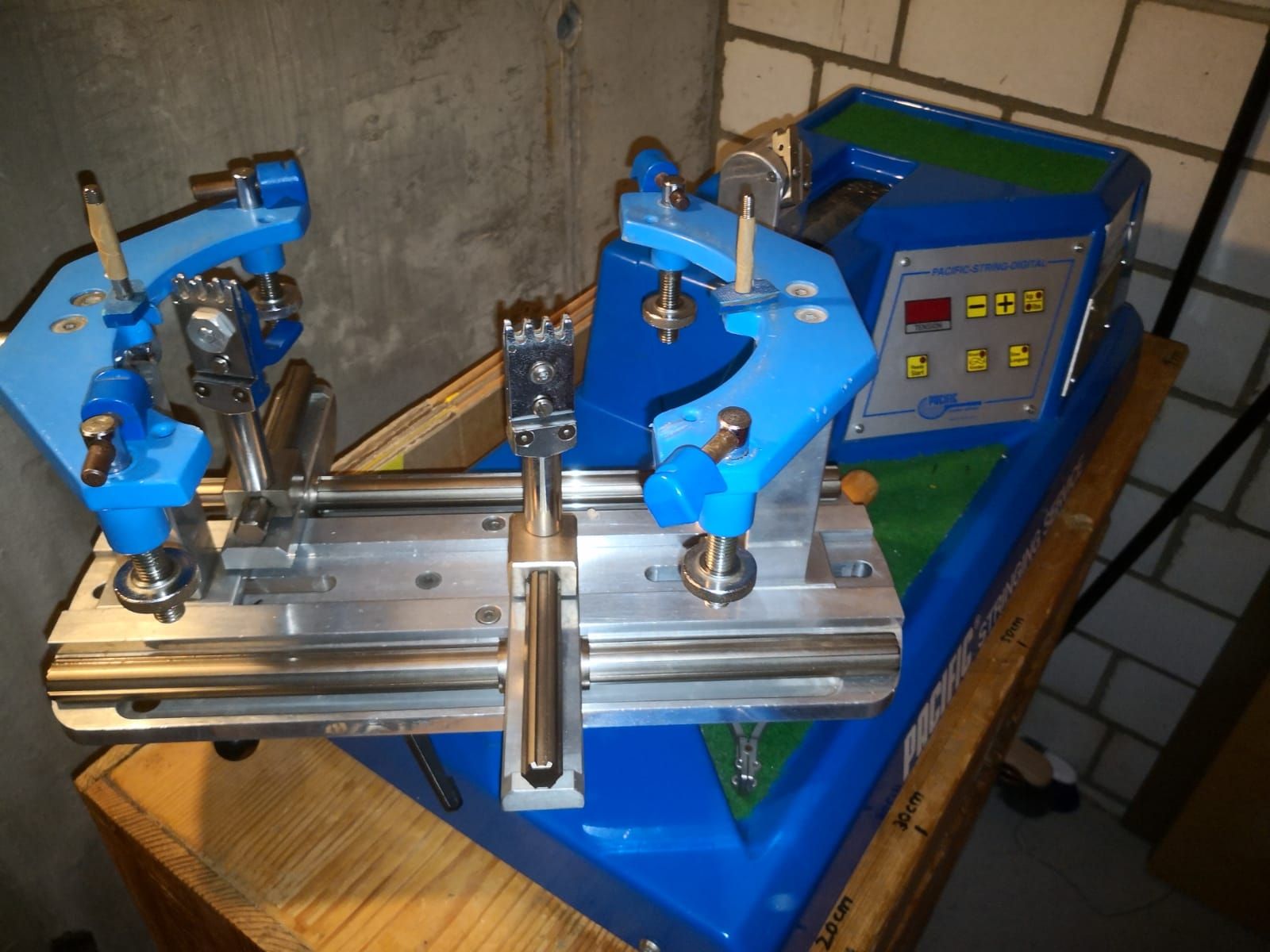 Tutte le macchine: Pacific String Digital, Bespannungsmaschine, Bespannmaschine – Usato da Pieterlen venduto da inyahead2 1