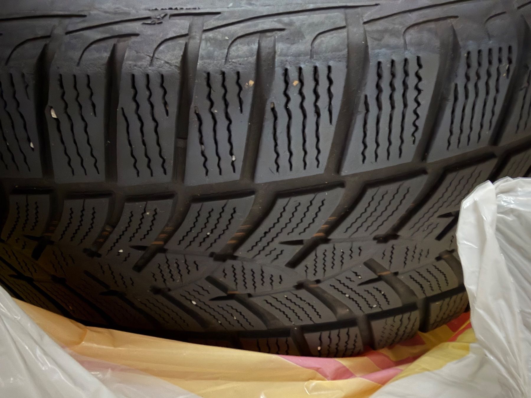 Pneumatici & Ruote complete: Mercedes Winter Kompletträder 235/60/r18 – Usato da Tann venduto da Speedesel 2