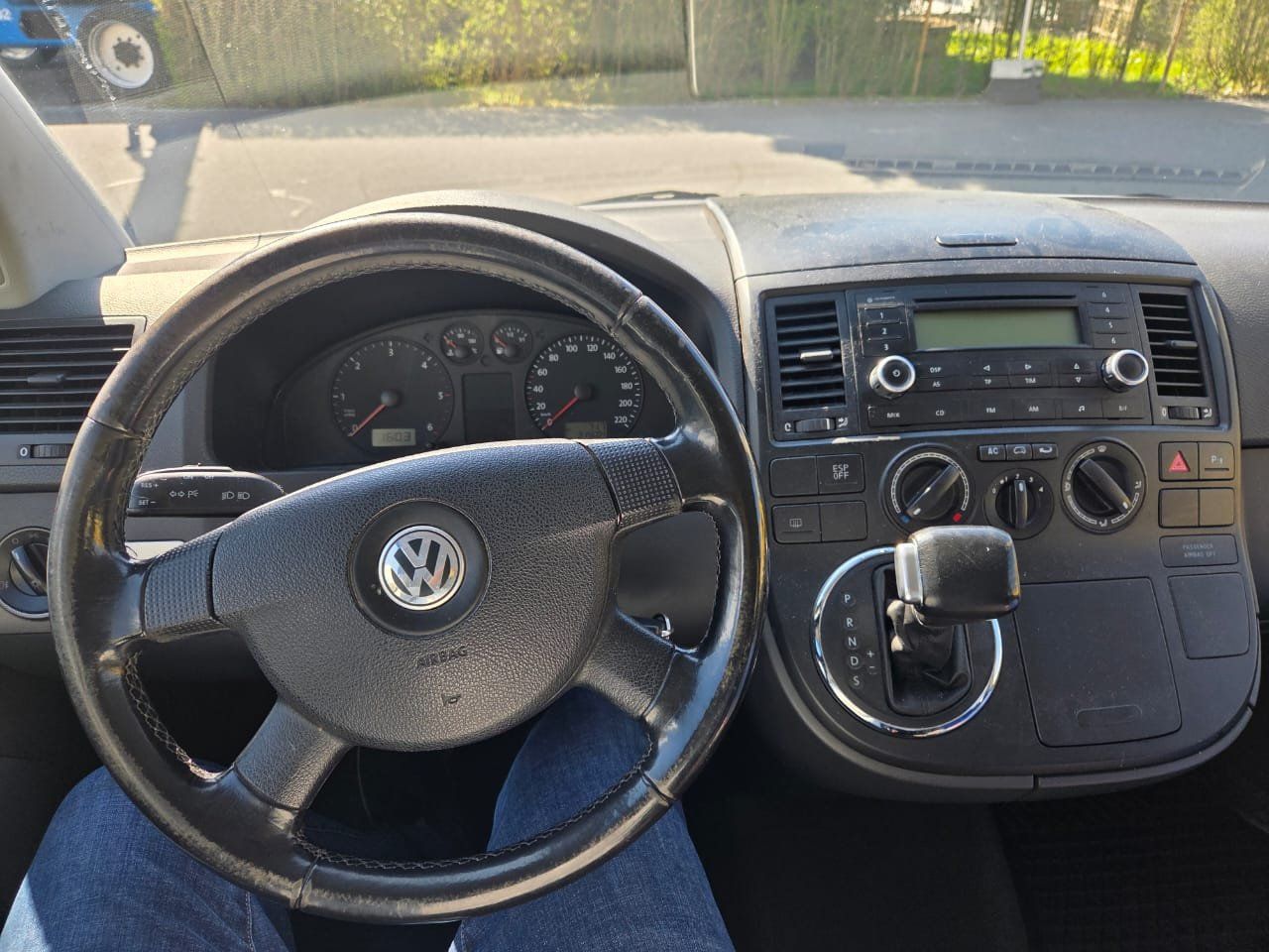 VW Autos: VW T5 Multivan 2.5 TDI mit AHK – Gebraucht aus Triesenberg von Deicha 4