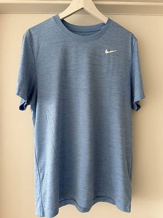 The Nike-Tee DRI-FIT taille L comme neuf