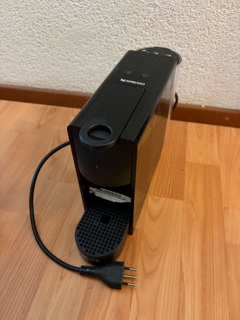 Nespresso Kaffeemaschinen & Espressomaschinen: Nespresso essenza mini – Gebraucht aus Zürich von ais_cg8r