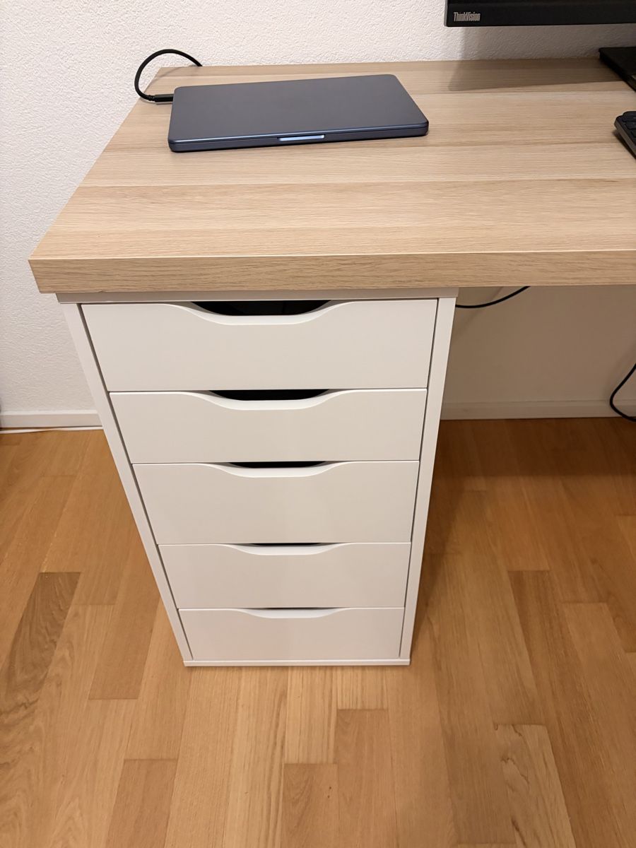 Schreibtische: Schreibtisch 120x60 – Gebraucht aus Winterthur von Aquilon33 3