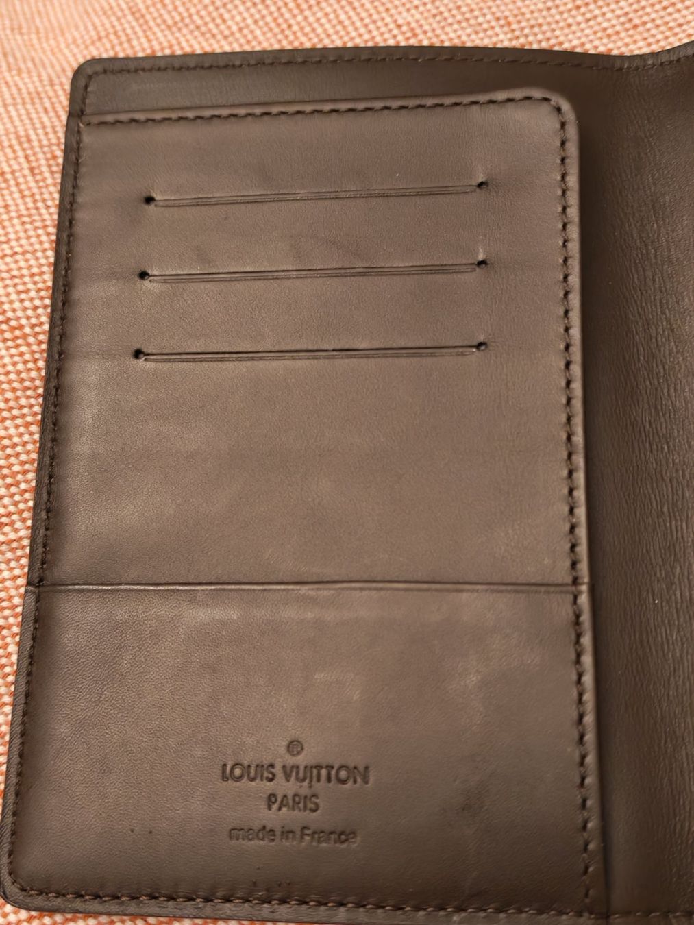 Louis Vuitton Portefeuilles: COUVERTURE PASSEPORT  CUIR LOUIS VUITTON – D'occasion à Trélex par autard 2
