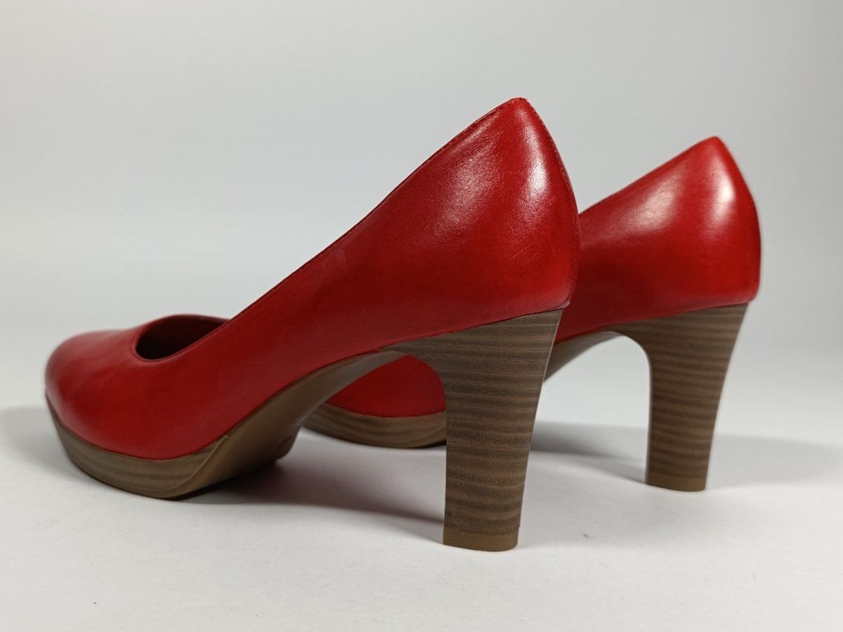 Tamaris Damenschuhe: TAMARIS talons fermés rouge taille 39 – Neu (gemäss Beschreibung) aus Thielle von Plusvalue_Neuchatel 2