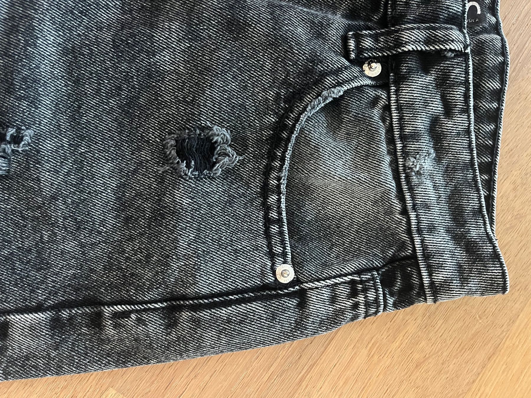 H&M Jeans: Damen Shorts Jeans schwarz – D'occasion à Laupen BE par lee_ym6v 1
