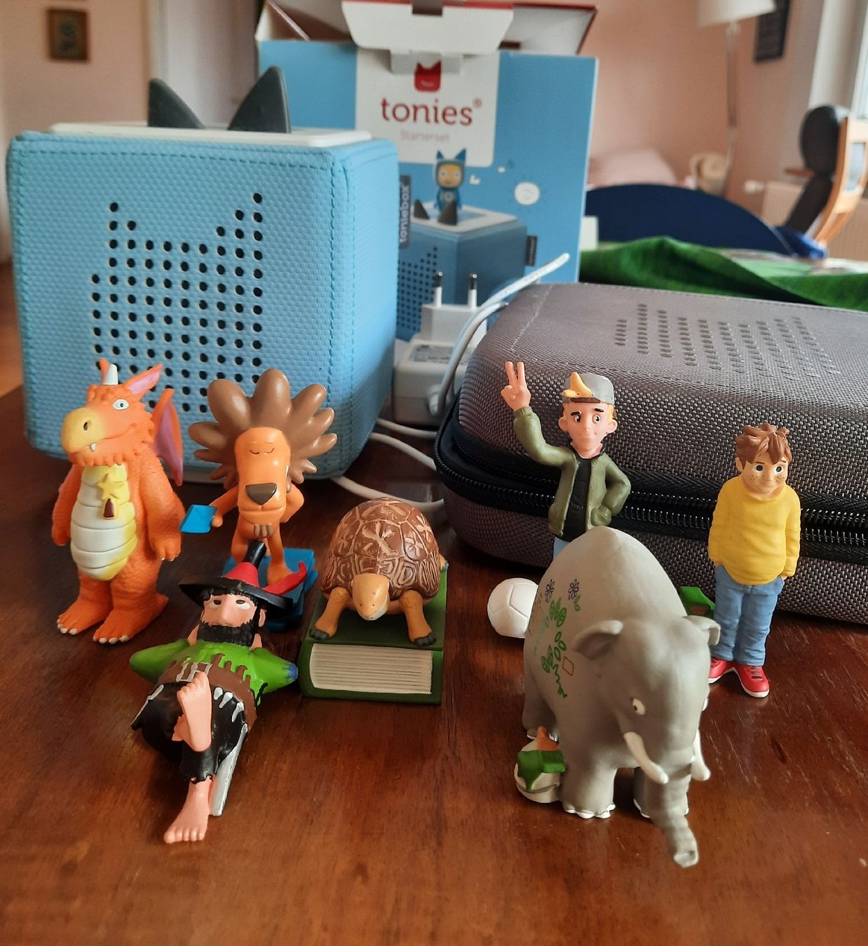 Tonies Tragbarer Mediaplayer: Toni Box mit 7 Figuren – Gebraucht aus Winterthur von
