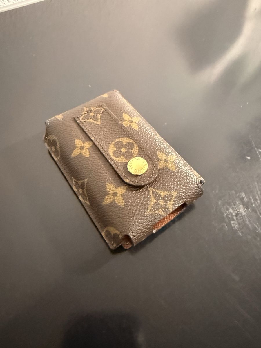 Louis Vuitton Altri accessori: Louis Vuitton iPod Classic Hülle – Usato da Brittnau venduto da ToastbrotT 1