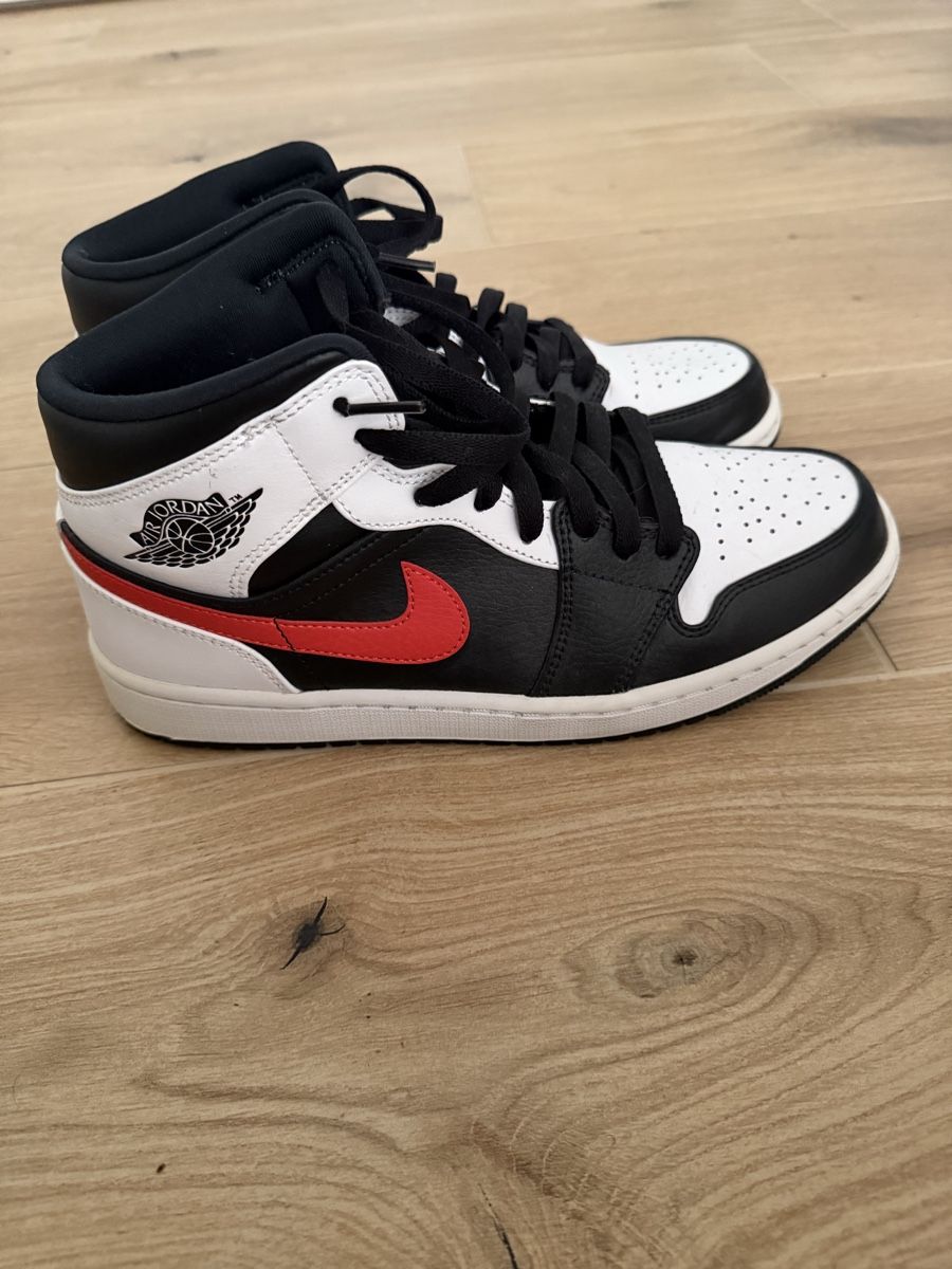 Jordan Chaussures hommes: Jordan 1 Mid Black Chile Red White – D'occasion à Erlenbach ZH par Mattia777 1