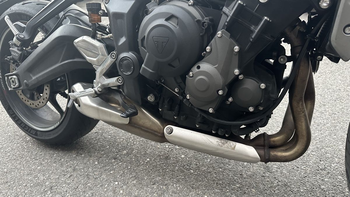 Triumph Strasse: Trimph Trident 660 ACCIDENTEE (2021) – Defekt aus Crissier von hadrien_lp 8