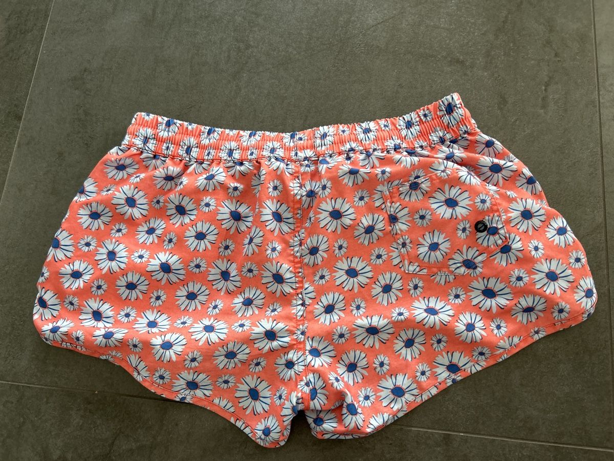 Polyester Pantalons: Shorts  S – D'occasion à Yens par Chriis 1
