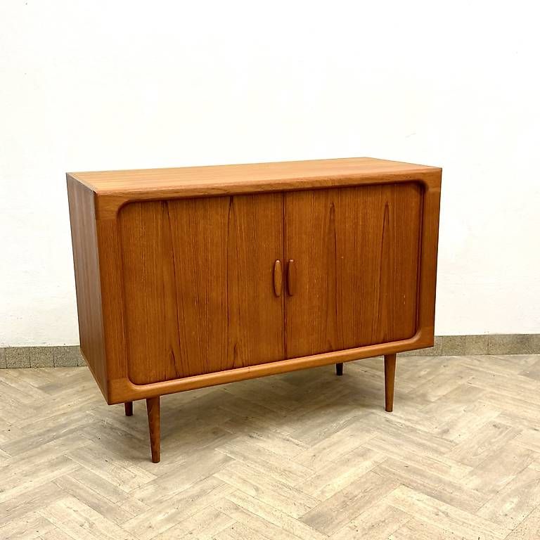 Cassettiere: Mid Century teak Sideboard by DYRLUND – Usato da basel venduto da vintory.ch