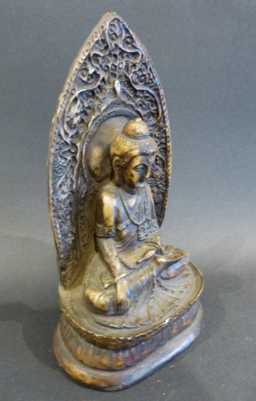 Figurines: Buddha-Figur "Holz oder Modelliermasse" 19cm hoch – D'occasion à Lengnau BE par AllerleiSUPER 2