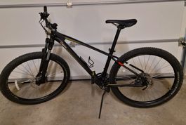Bike Marke SPECIALIZED, kaum gefahren