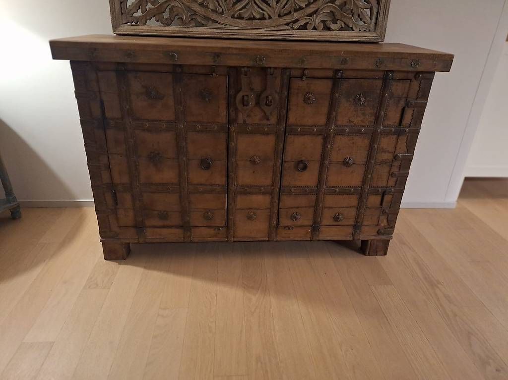 Cassettiere: Rustic Wooden Cabinet - Rustikaler Holzschrank – Usato da Zürich venduto da MatShopping