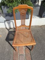 Holzstuhl mit Rattansitz, antiker Stil, guter Zustand