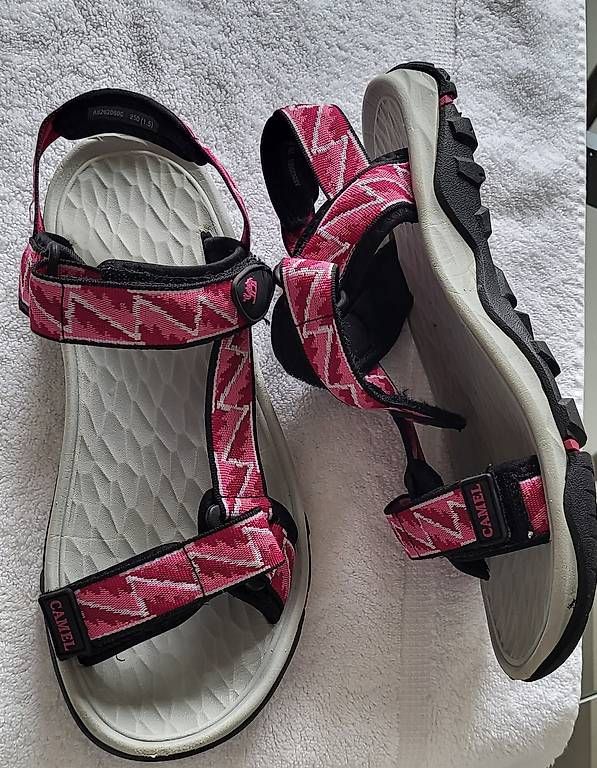 Chaussures femmes: Trekkingsandalen grösse 39.5 – D'occasion à Zizers par Roosi1 1