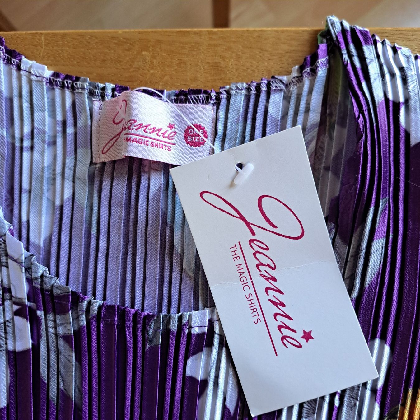 T-shirt: neues T-Shirt, langarm – Nuovo (secondo la descrizione) da Walchwil venduto da TIERCHEN23 1
