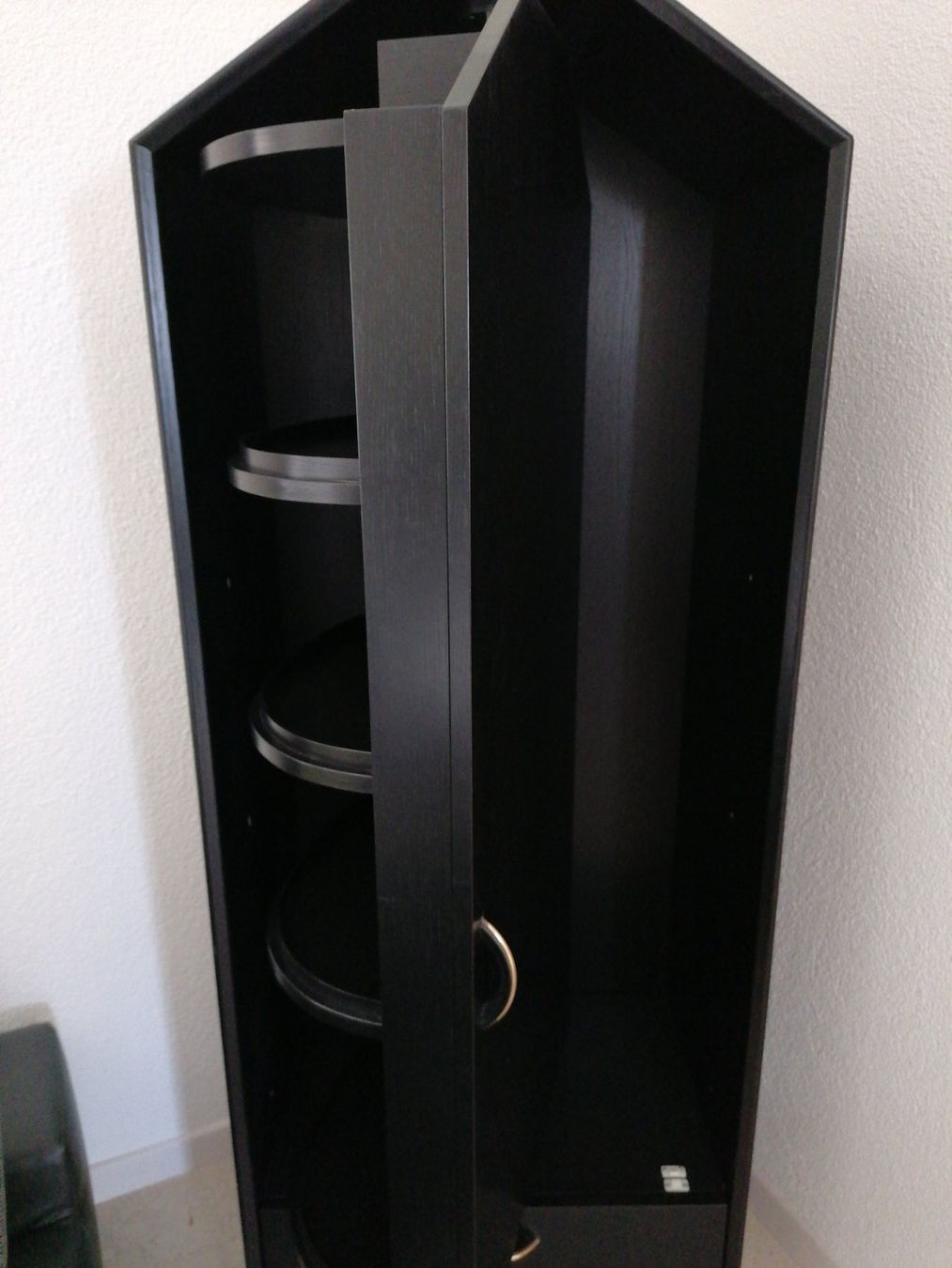 Armadi: Schwarzer Design Schrank /Bar – Usato da Kaltbrunn venduto da Pitschifan
