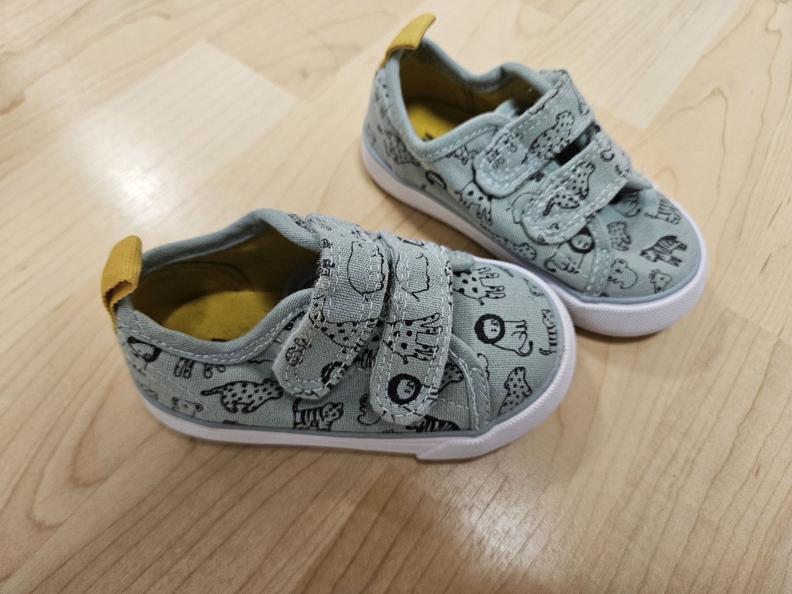 H&M Scarpe per ragazzi: Schuhe Gr.20/21 wie neu – Usato da Wallenwil venduto da Alain2010