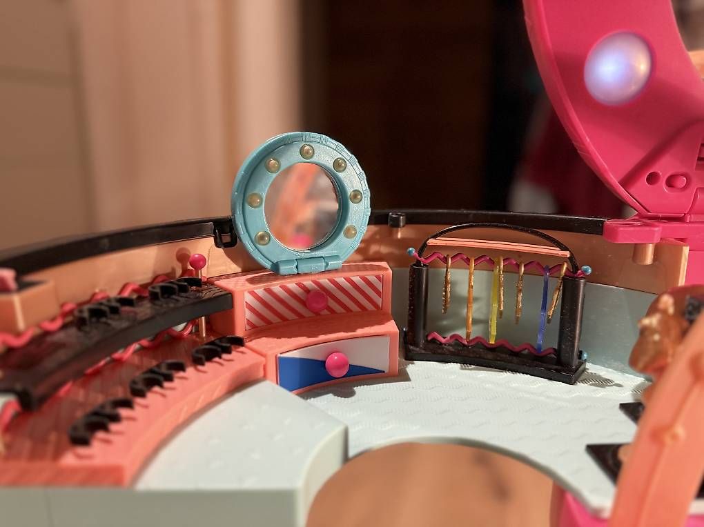 Spielzeuge: Salon de coiffure poupée LOL – Gebraucht aus Bevaix von bigtim 1