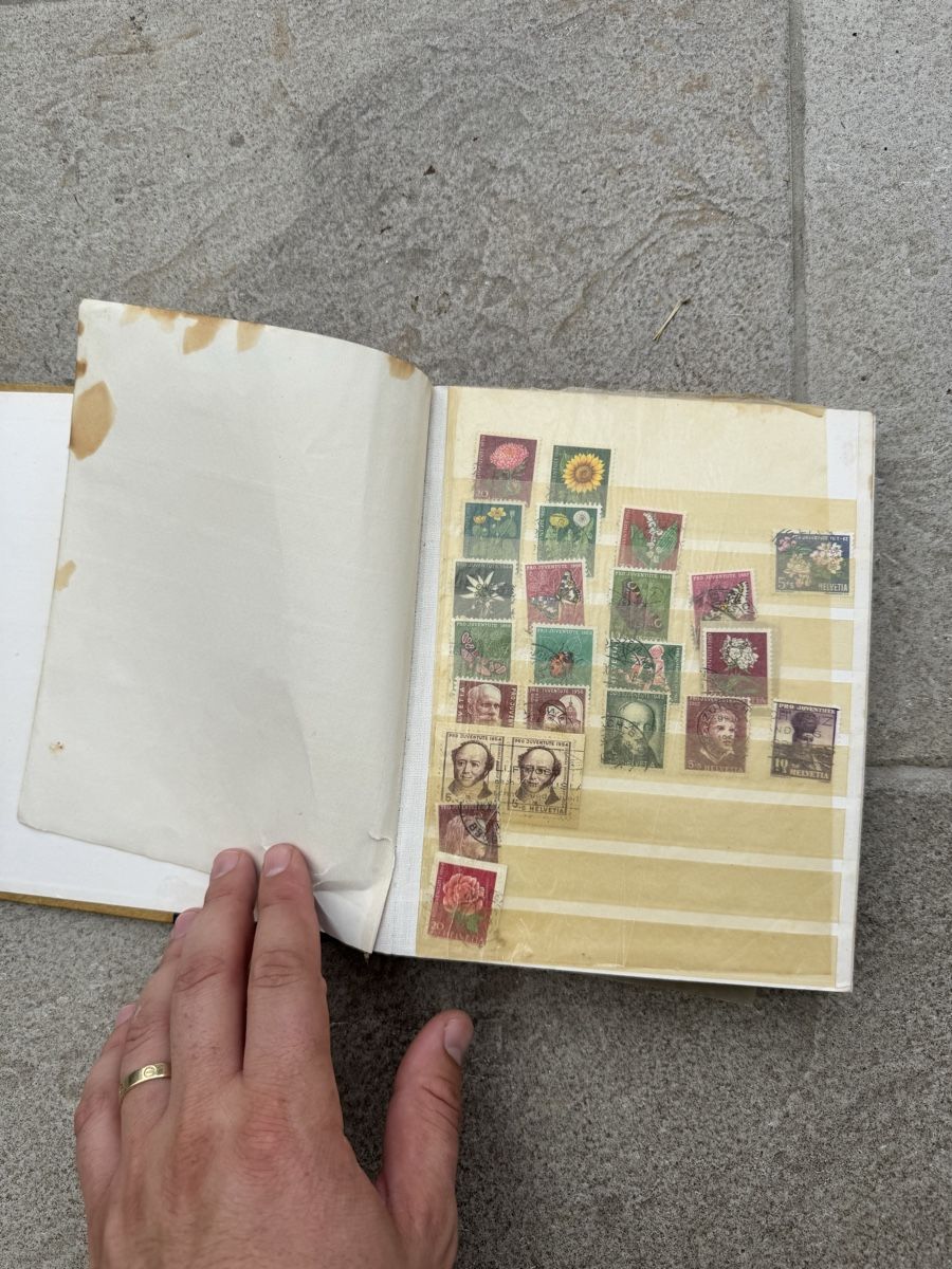 Tutti i francobolli: Stamp Album with Assorted Stamps Good Condition – Usato da Seuzach venduto da Wolf936