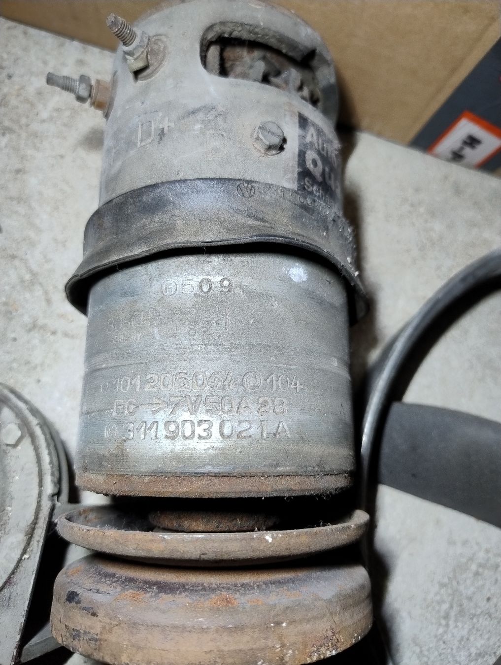 VW Tutti pezzi di ricambio auto: Lichtmaschine Vw Typ 3 – Usato da Les Charbonnières venduto da alphatec88