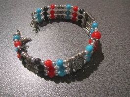 Armband schwarz/rot/blau/silbrig