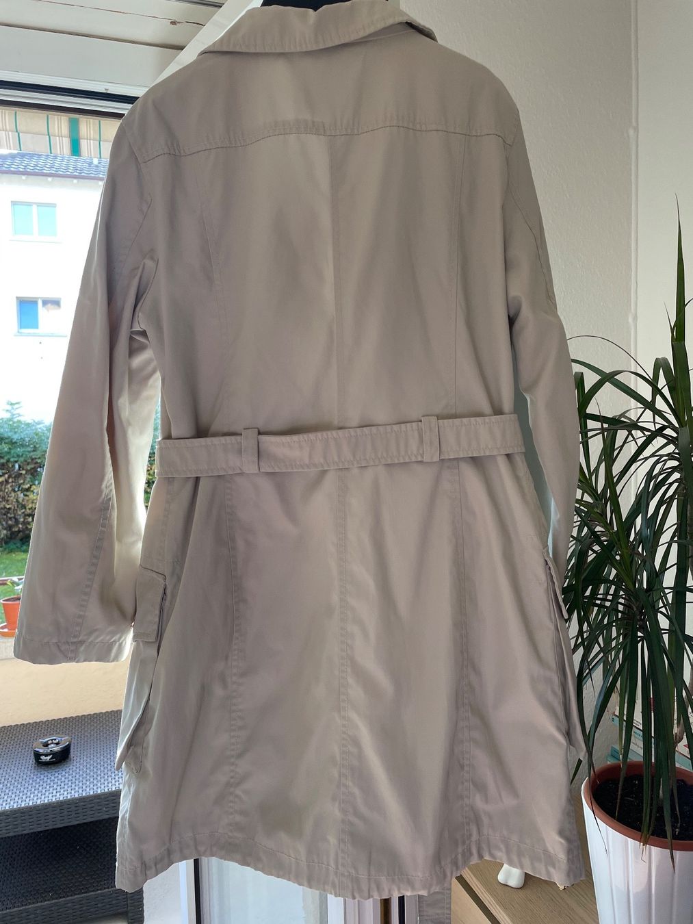 Max Mara Cappotti: MAX MARA Parka/ Trench-coat M/38 – Difettoso da Zürich venduto da Angela_Fashion_Lover 1