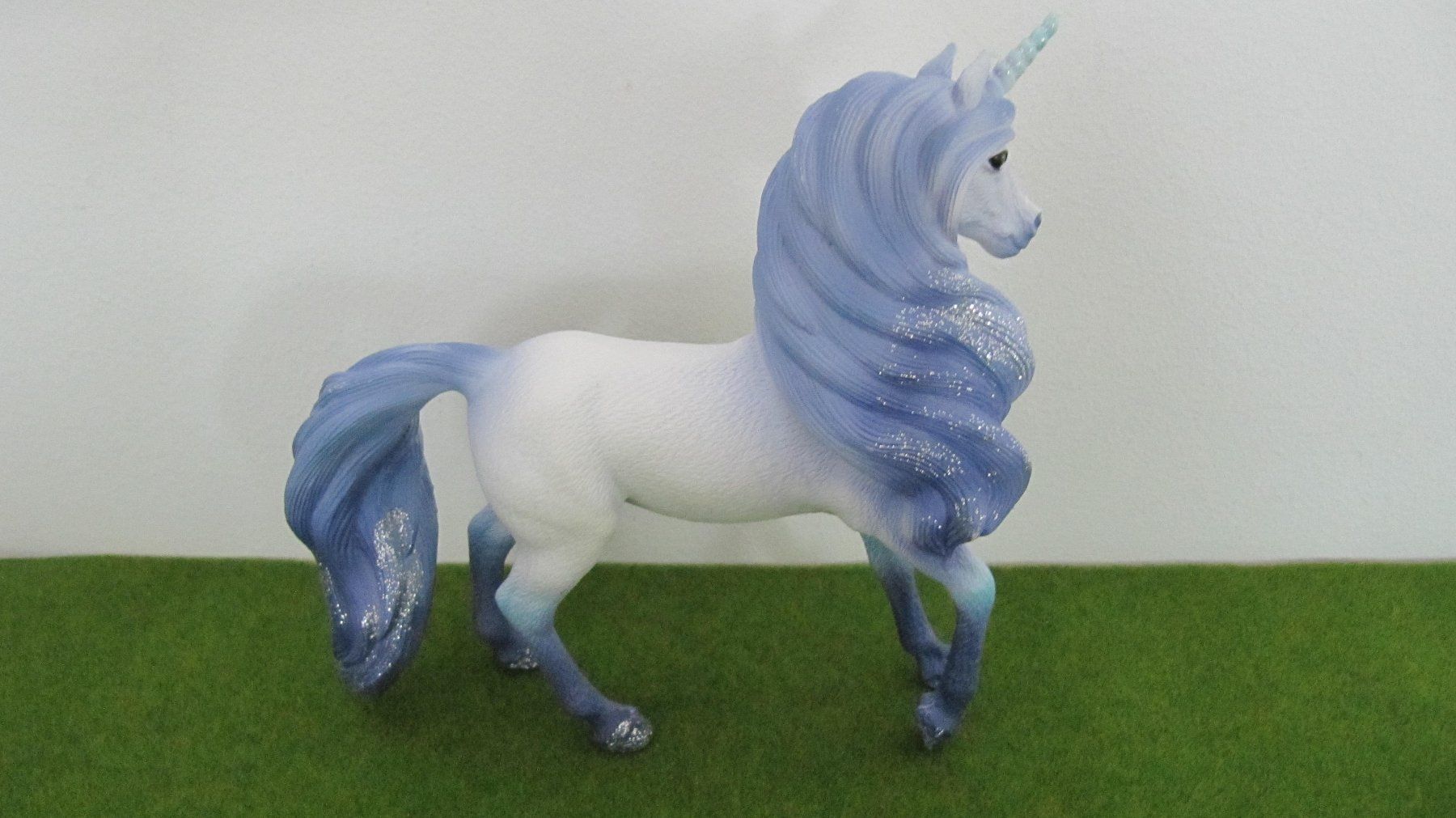 Schleich Spielzeuge: Schleich Mandala Einhorn mit Glitzer – Gebraucht aus Brunnen von Kiwiland1 1