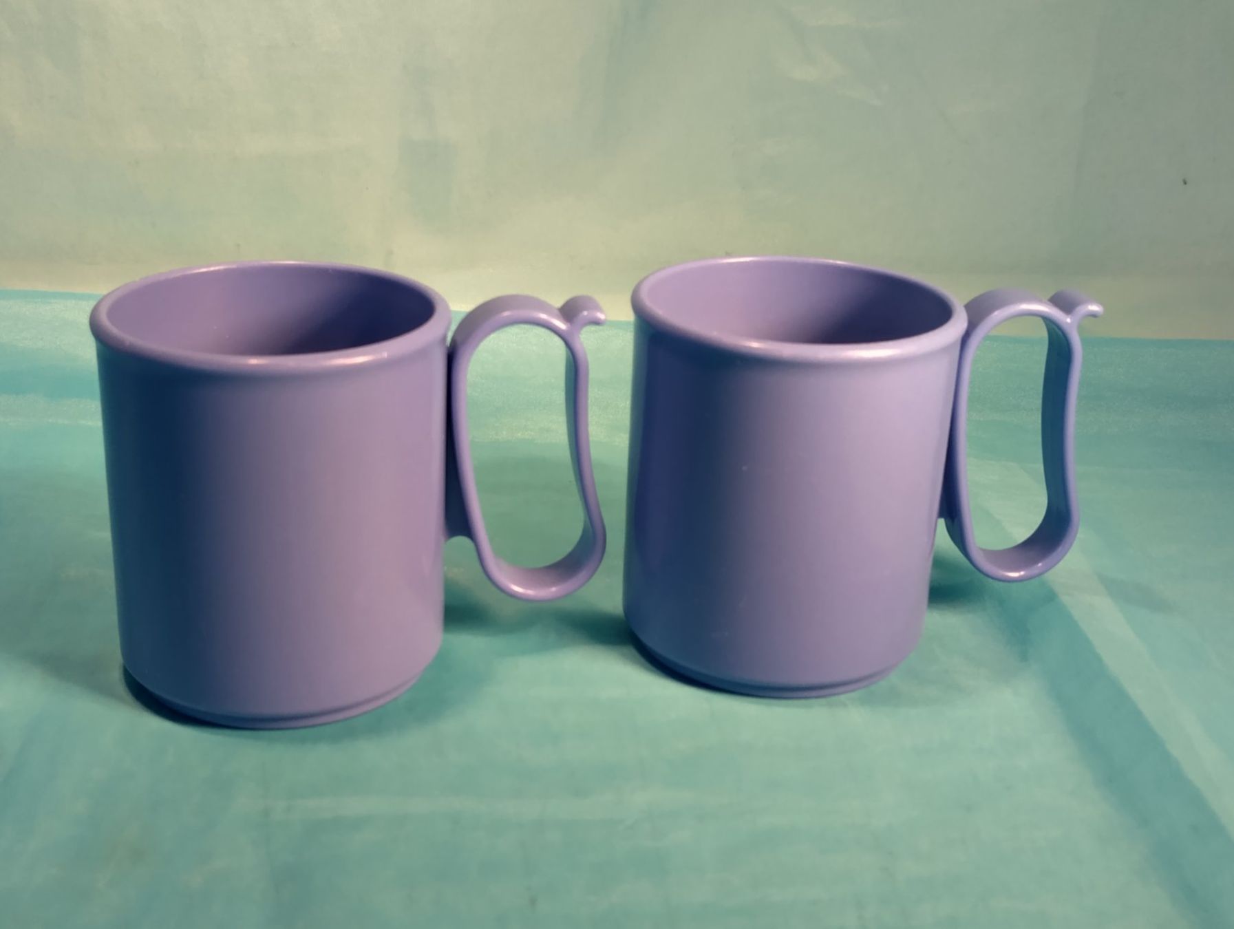 Tupperware Tassen: 2 blaue Tupperware  Becher mit Henkel – Gebraucht aus Bellach von JingleCherry