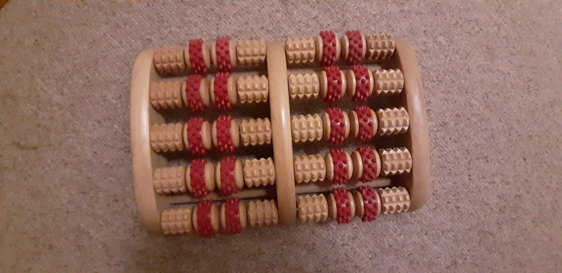 Massagegeräte: Fussmassage-Roller Holz / anatomisch gewölbt /Neuwertig – Gebraucht aus Henggart von hen_9f22