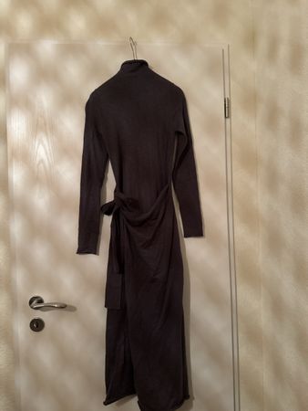 Kleid von Zara Grösse M