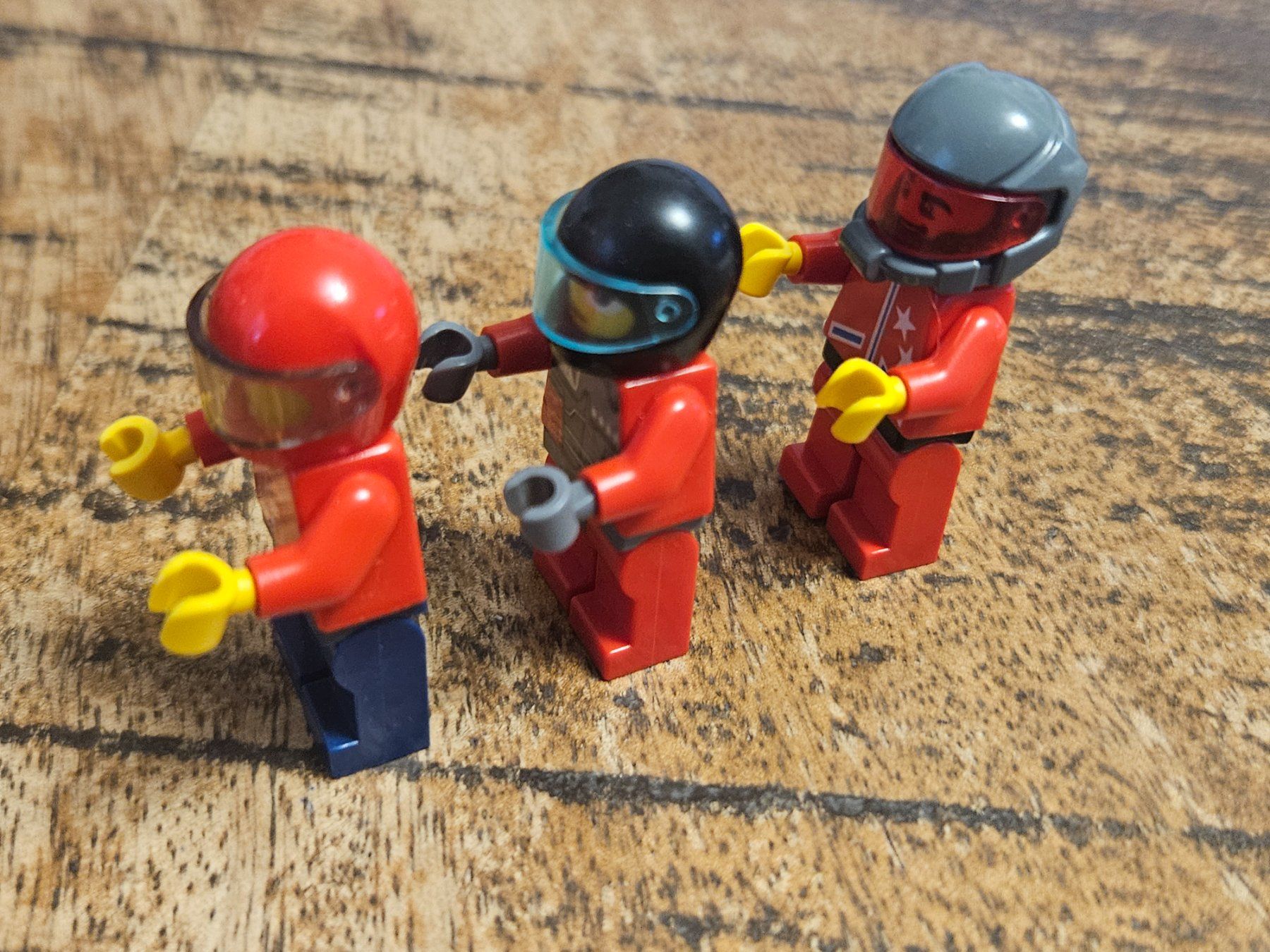 Lego Kit di costruzioni: lego lot de 3 figurines – Usato da Confignon venduto da Ecrofigs 2