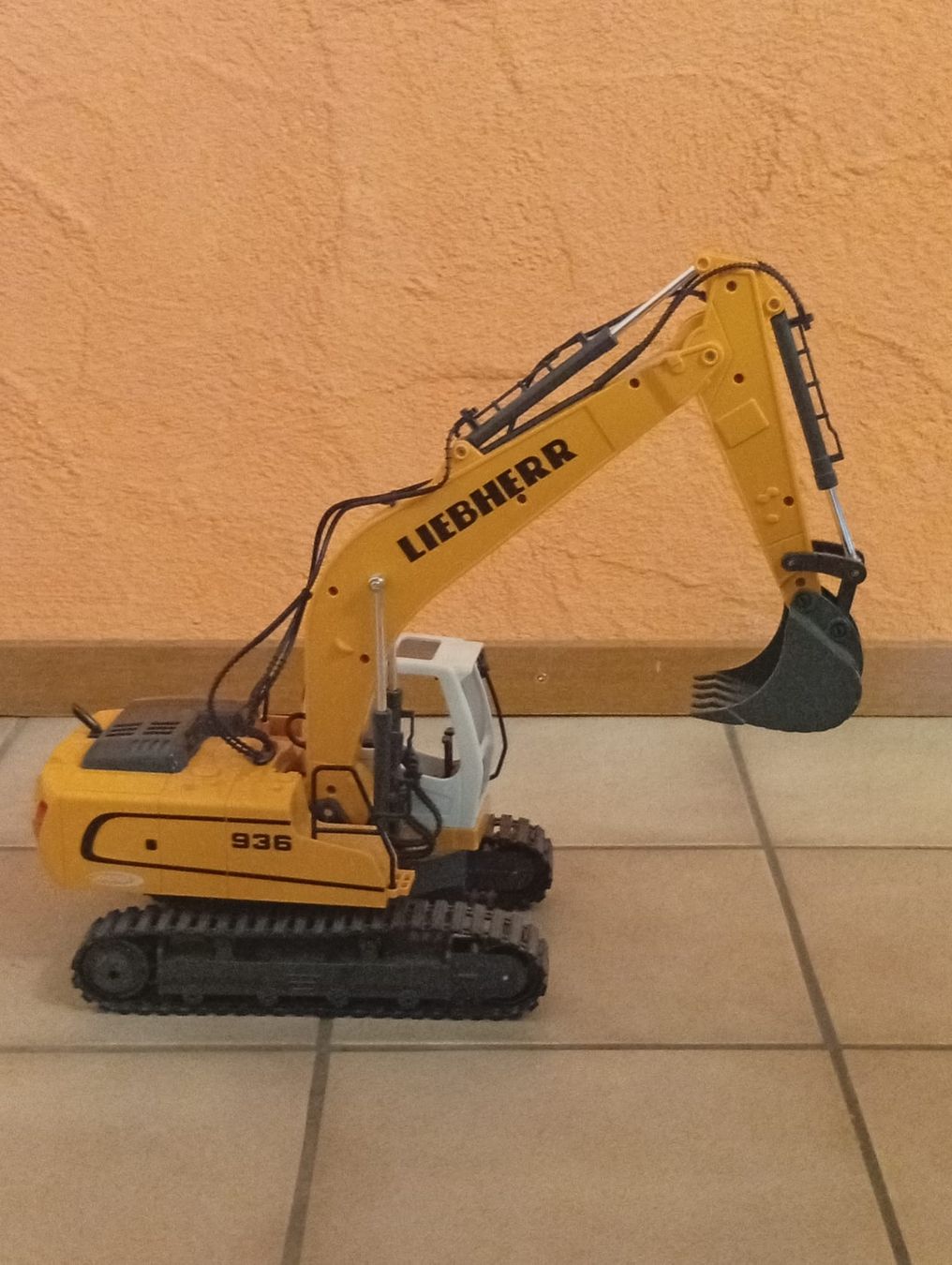 Giocattoli: Liebherr Bagger 936, ferngesteuert – Nuovo (secondo la descrizione) da Buttikon SZ venduto da cla_sh9h