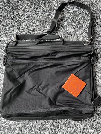 MANDARINA DUCK - Kleidertragetasche schwarz