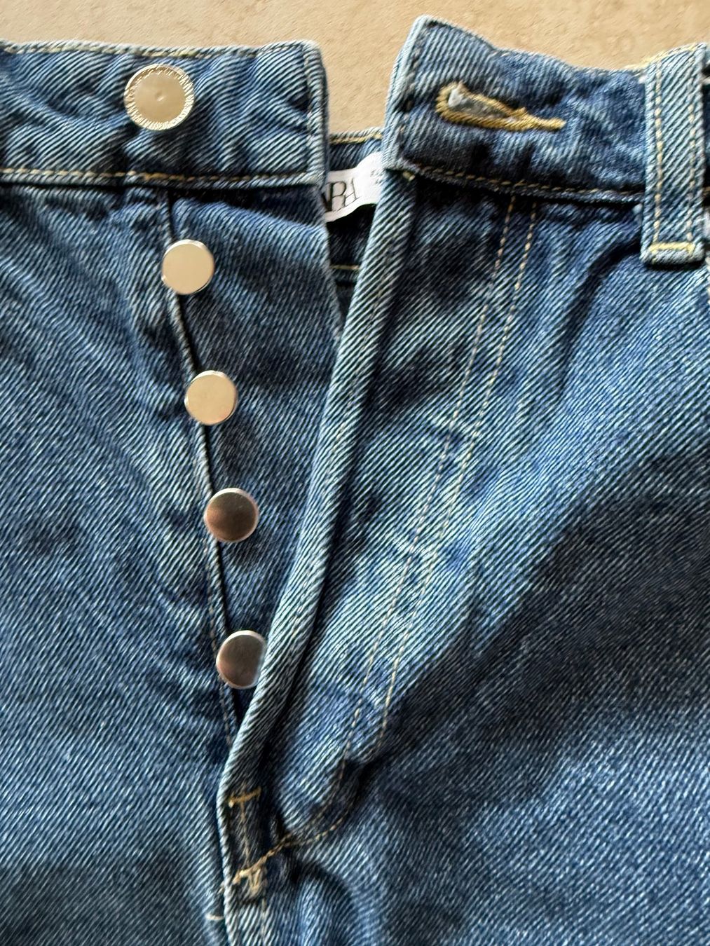 Zara Jeans: Zara Short Jeans Grösse.36 Shorts – Nuovo (secondo la descrizione) da Kirchdorf AG venduto da coco123 1