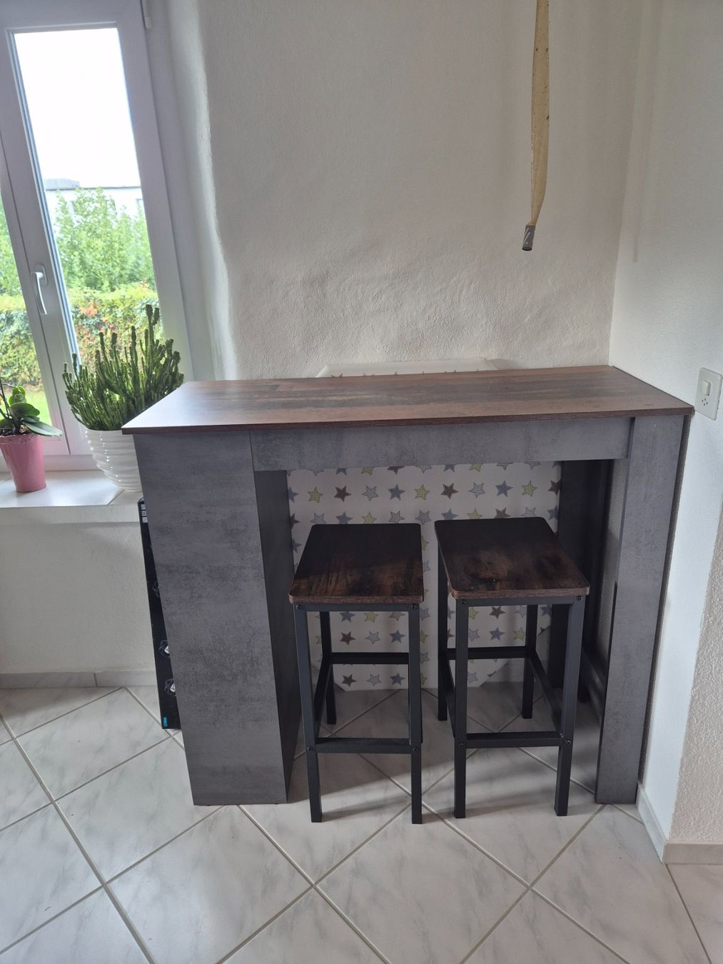 Tables: Bartisch + 2 Hocker – D'occasion à Hägglingen par SveSch00