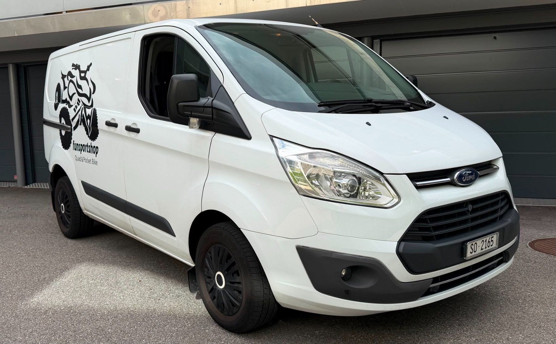 Ford Nutzfahrzeuge: FORD Transit Custom – Gebraucht aus Zuchwil von Funsportshop