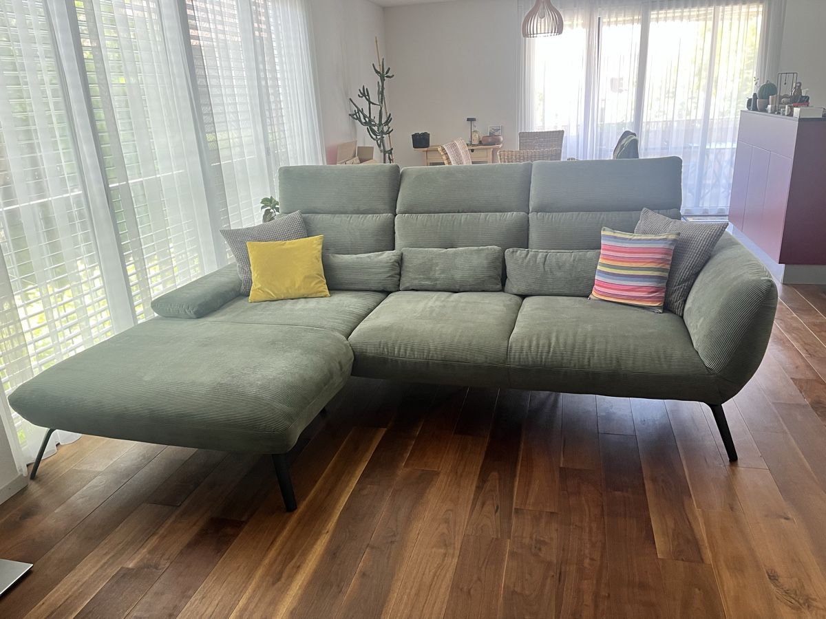Divani: Gemütliches Ecksofa aus Cord / Olivgrün – Usato da Vinelz venduto da corival