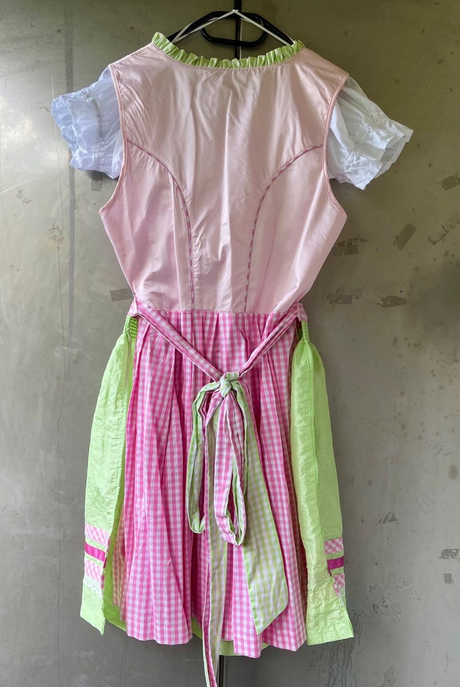 Kleider: Super süsses Dirndl! – Neu (gemäss Beschreibung) aus Basel von Tashina 1