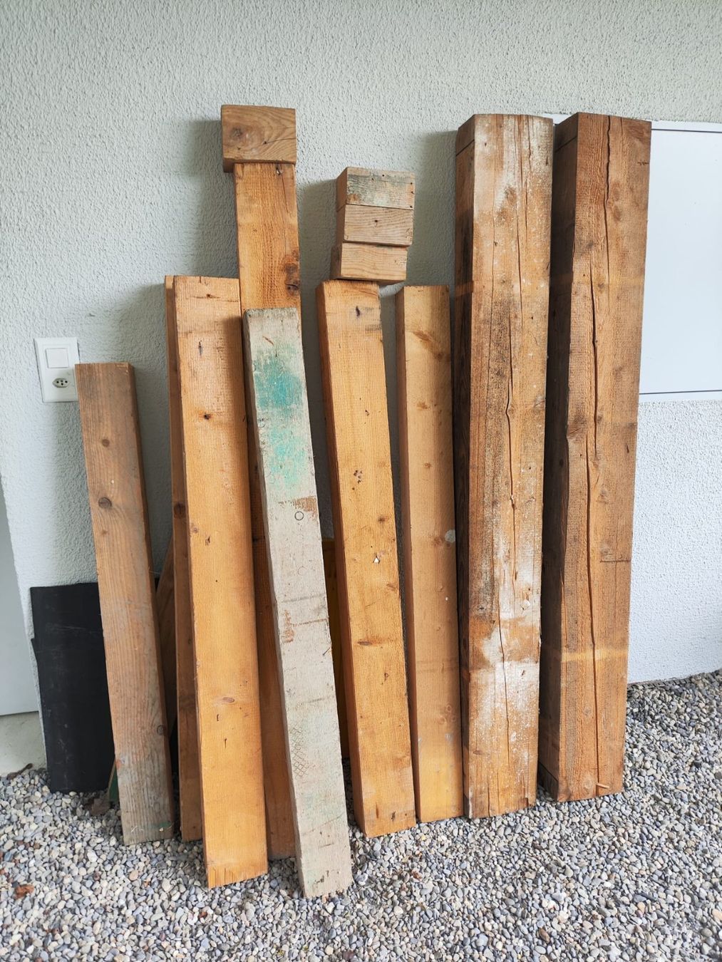 Articoli in legno: Holzbalken Kantholz verschiedene Größen – Usato da Safenwil venduto da Bibolo