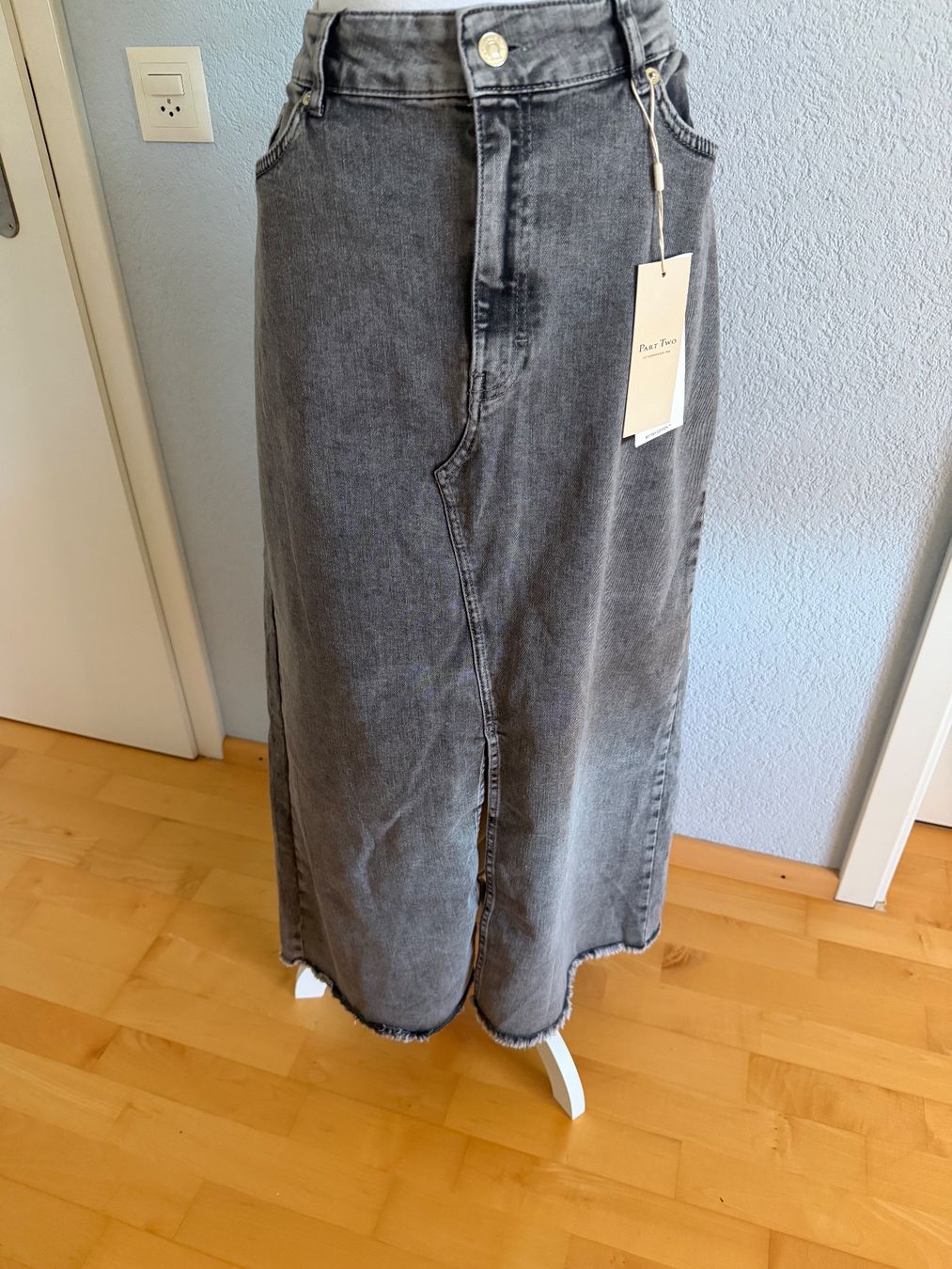 Gonne: Part Two Jeansrock lang Gr 44 – Nuovo (secondo la descrizione) da Lohn SH venduto da mathea