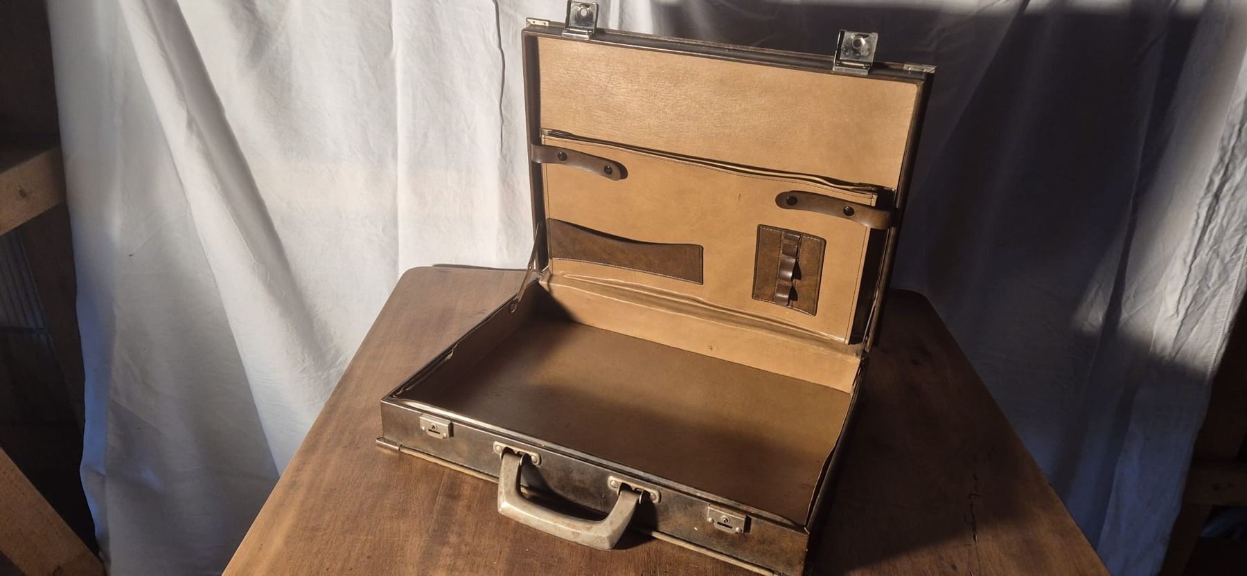 Valigie: Vintage Aktenkoffer / Pilotenkoffer – Usato da Volketswil venduto da Crystallize 3