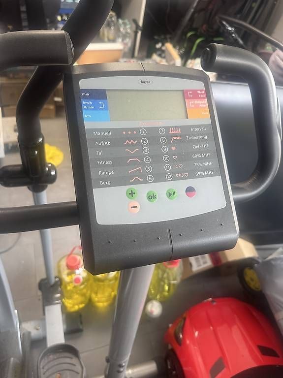 Hometrainer: Crosstrainer und Fahrrad zu verschenken – Usato da Neunkirch venduto da dgdarkgroup 1