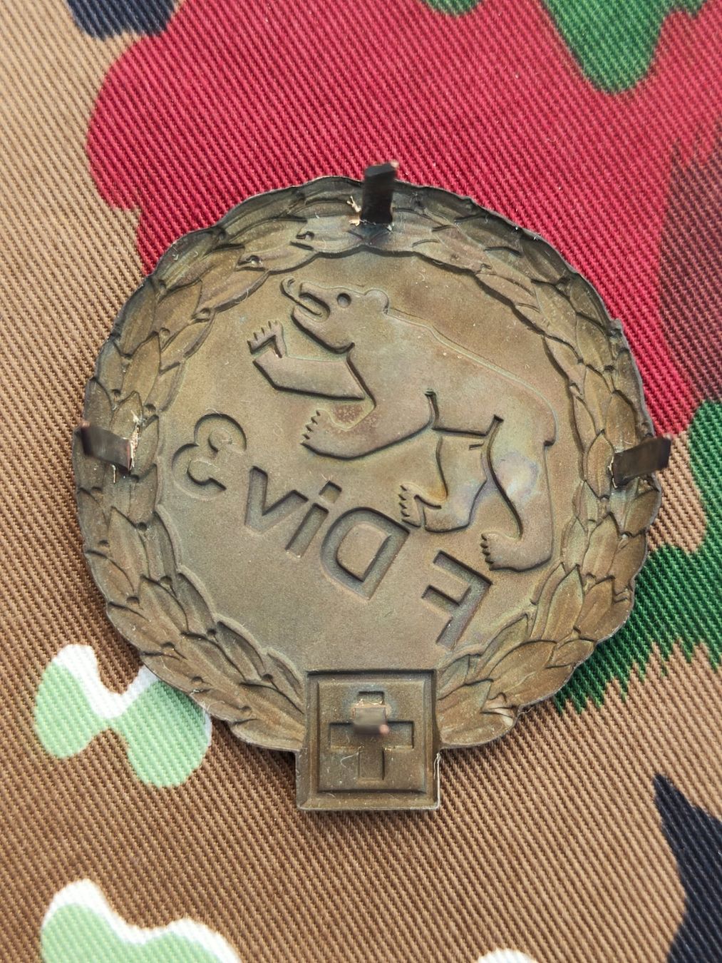 Placchette & Badge: Béretemblem Felddivision 3, Variante 2, neuwertig – Usato da Bauma venduto da SwissMilitaria 1
