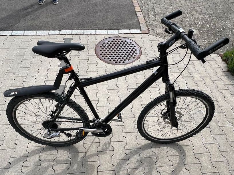 Biciclette: Mountainbike schwarz – Usato da Pfäffikon ZH venduto da Munkaeli